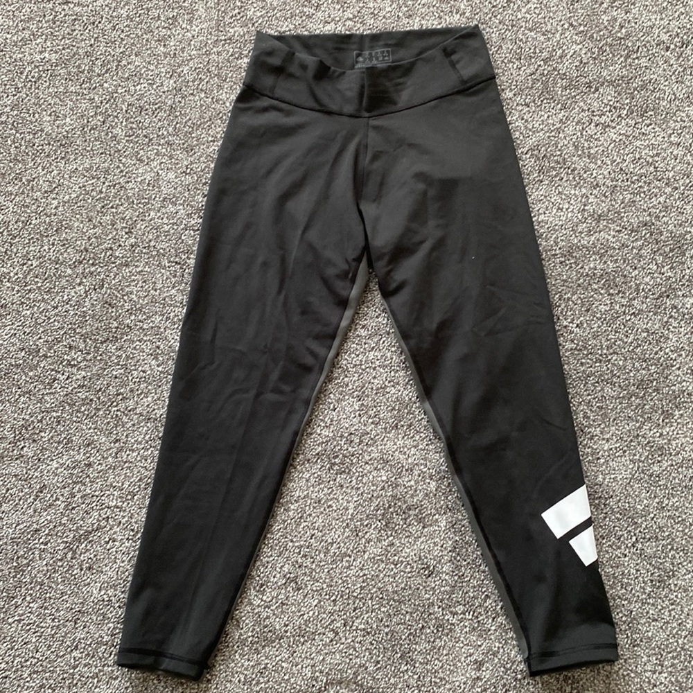 Adidas women 3/4 leggings. Size M